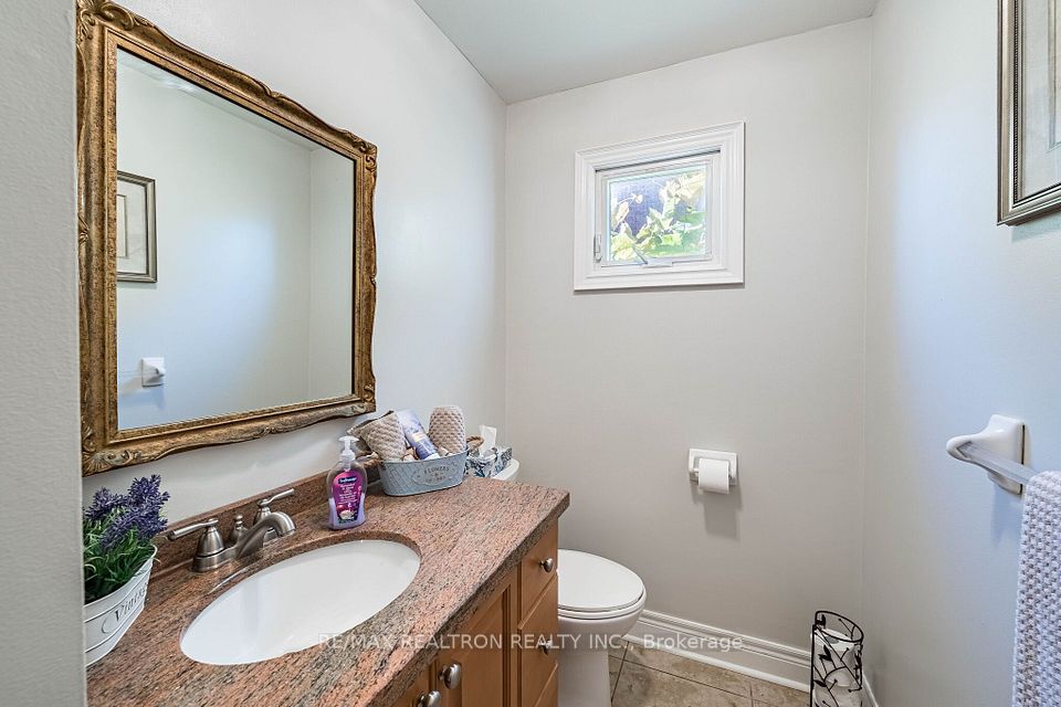 12 Fifefield Drive, Vaughan, ON L6A 1J4 16
