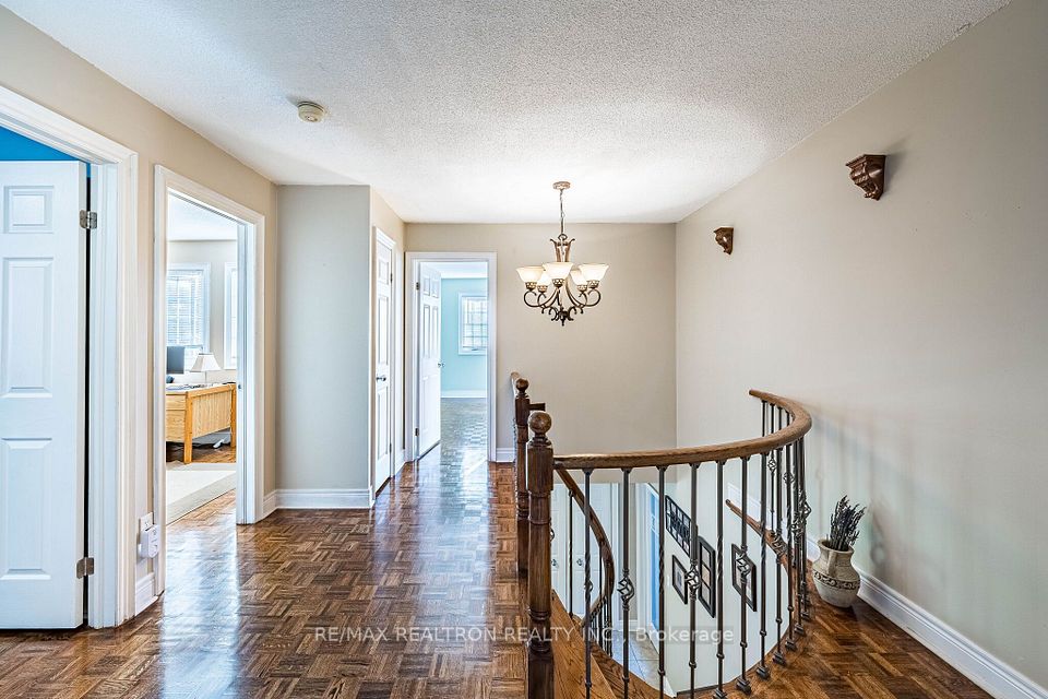 12 Fifefield Drive, Vaughan, ON L6A 1J4 18