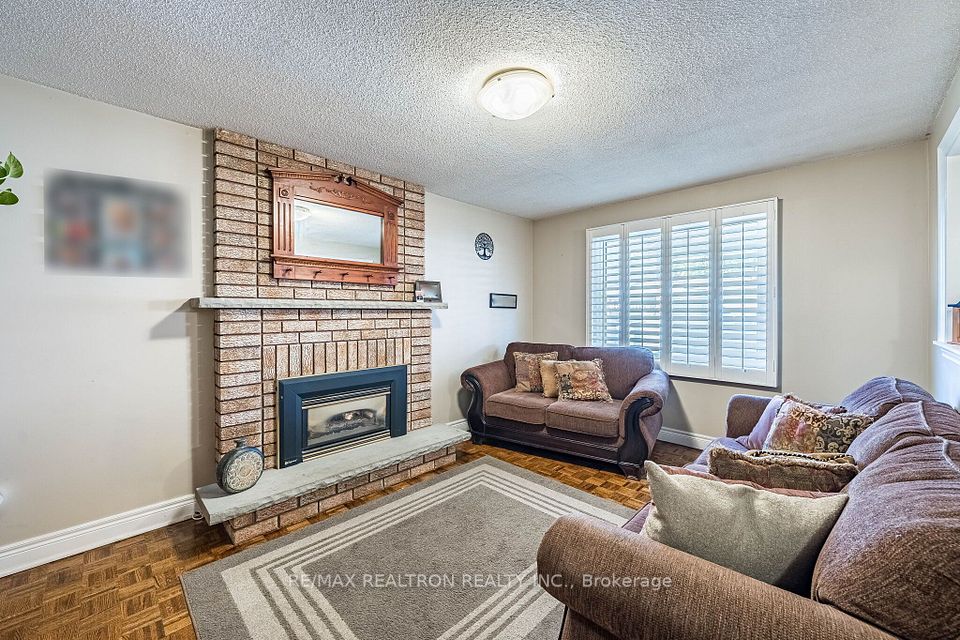 12 Fifefield Drive, Vaughan, ON L6A 1J4 10