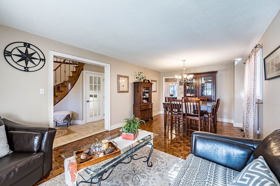 12 Fifefield Drive, Vaughan, ON L6A 1J4 6
