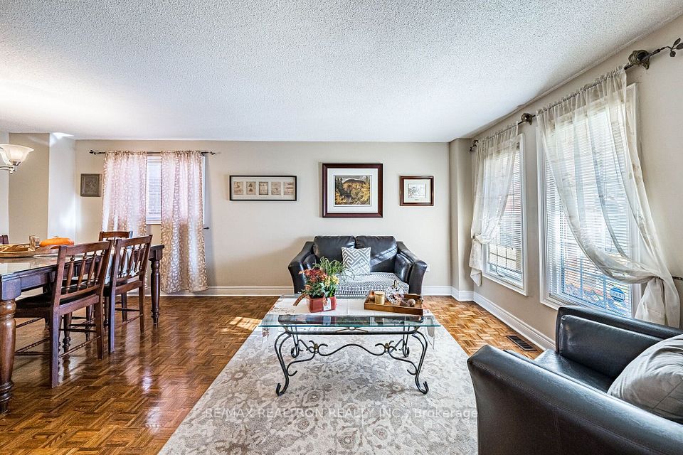 12 Fifefield Drive, Vaughan, ON L6A 1J4 4