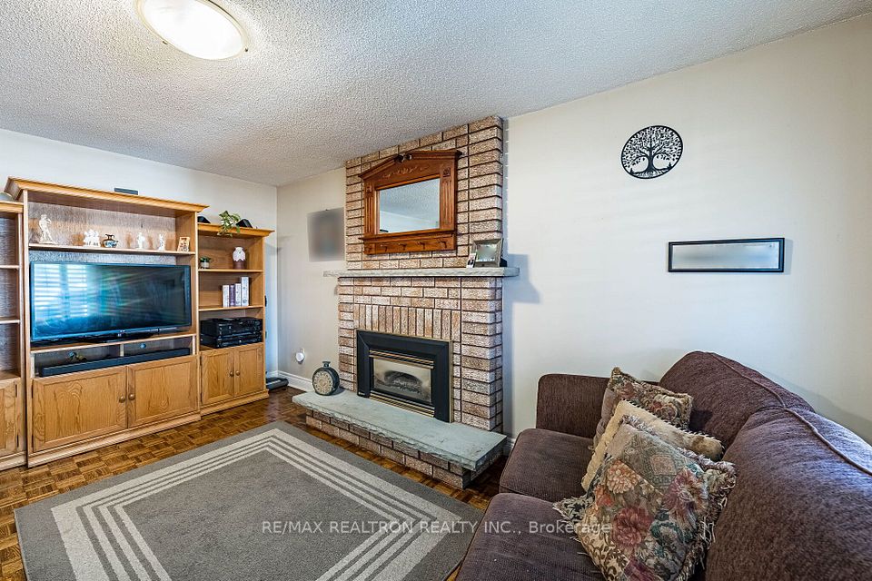 12 Fifefield Drive, Vaughan, ON L6A 1J4 11
