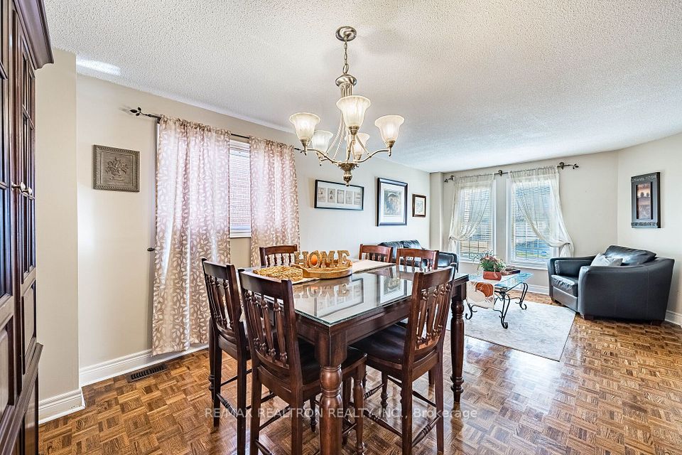12 Fifefield Drive, Vaughan, ON L6A 1J4 9