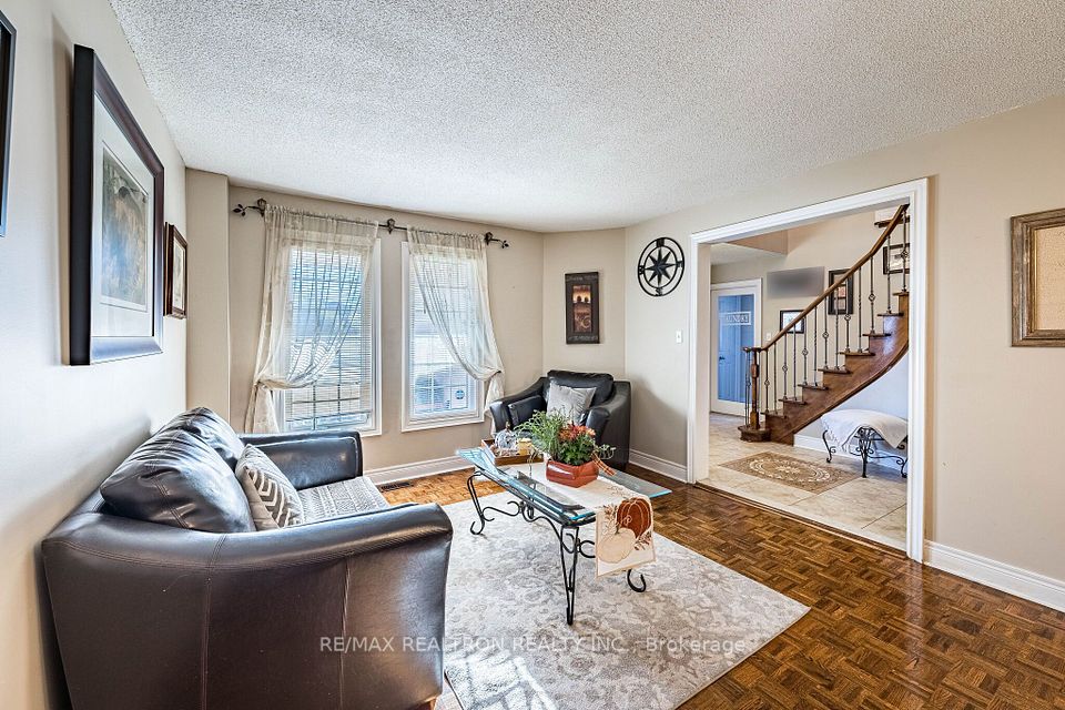12 Fifefield Drive, Vaughan, ON L6A 1J4 5
