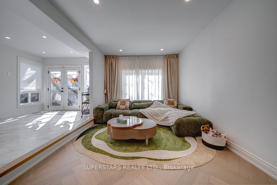 29 Barlow Road, Markham, ON L3R 8A4 11