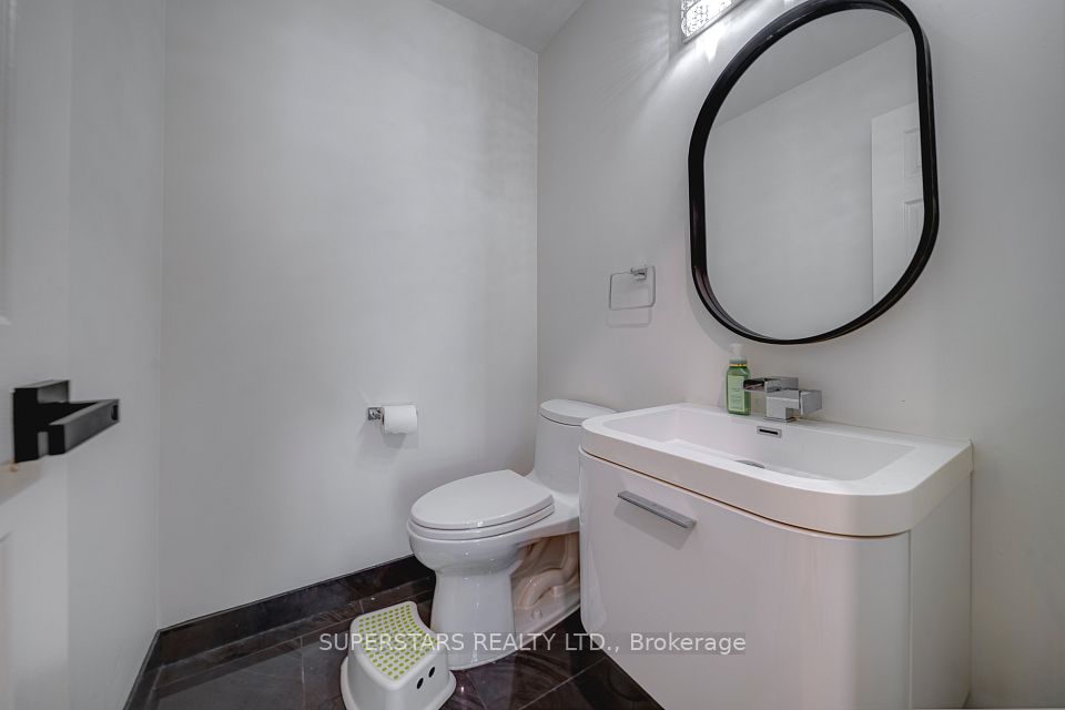 29 Barlow Road, Markham, ON L3R 8A4 12