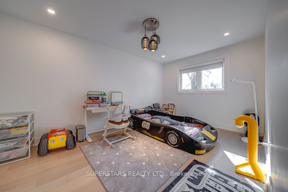 29 Barlow Road, Markham, ON L3R 8A4 21