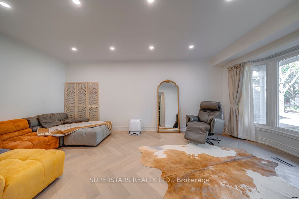 29 Barlow Road, Markham, ON L3R 8A4 5