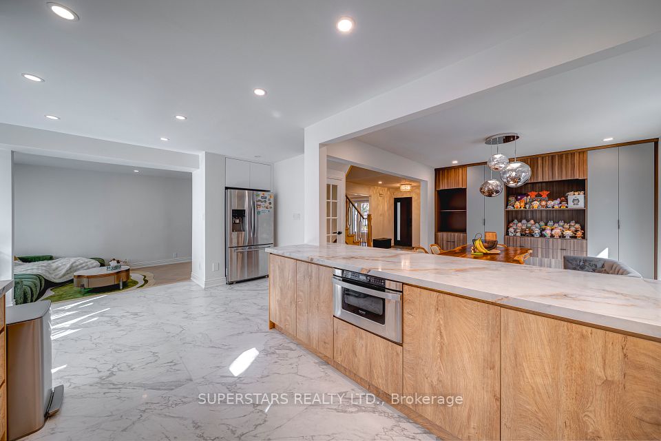 29 Barlow Road, Markham, ON L3R 8A4 3