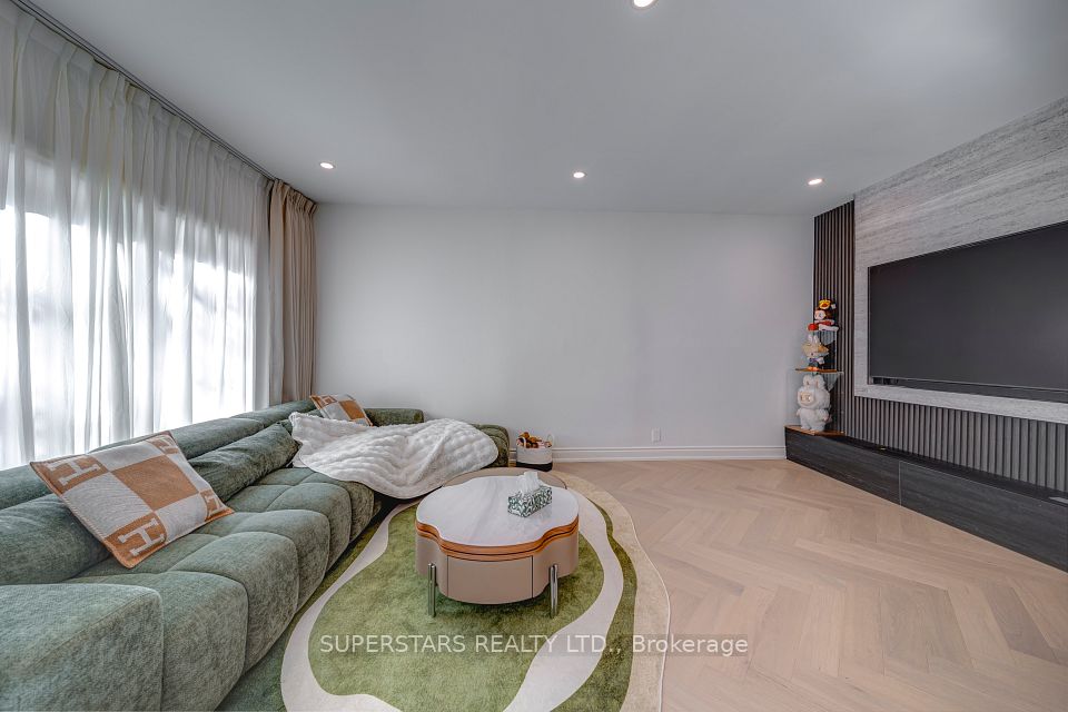 29 Barlow Road, Markham, ON L3R 8A4 9