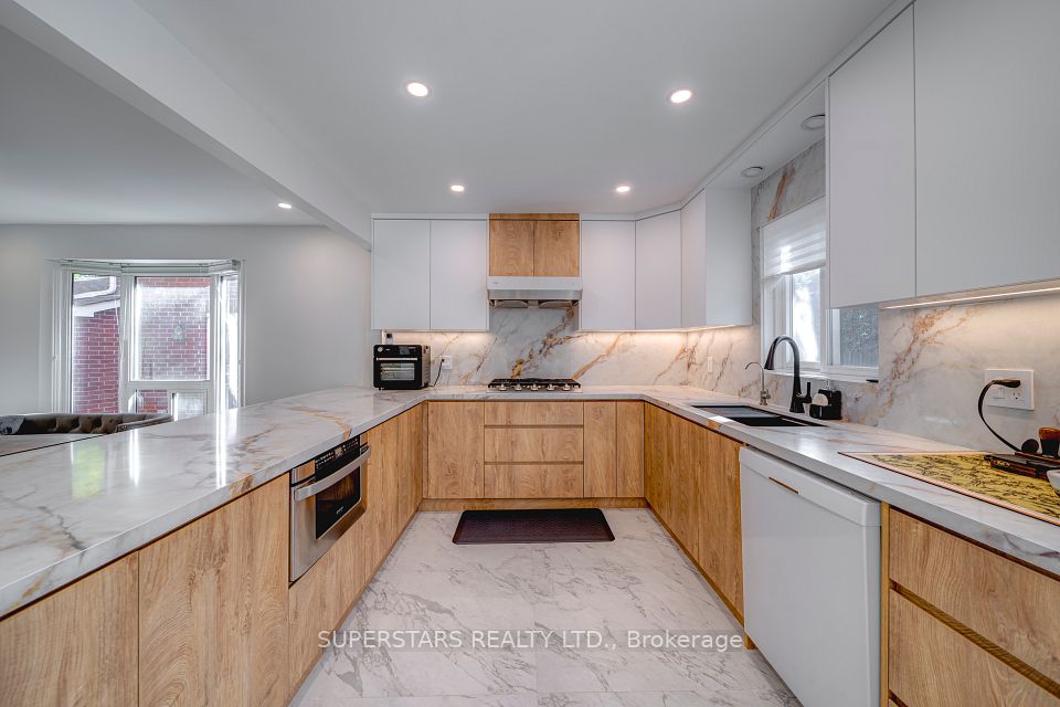 Detached at 29 Barlow Road, Markham, ON L3R 8A4