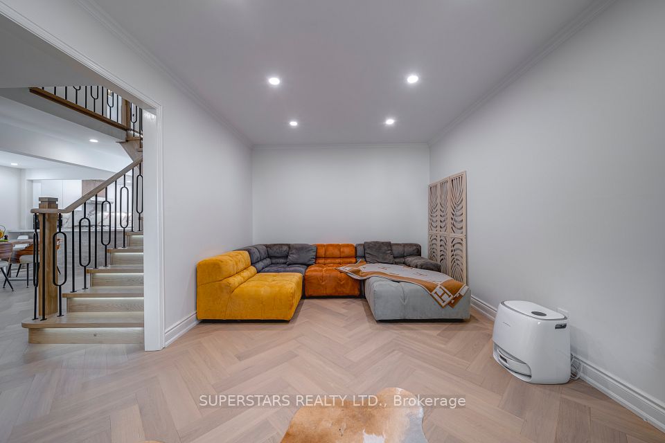 29 Barlow Road, Markham, ON L3R 8A4 7