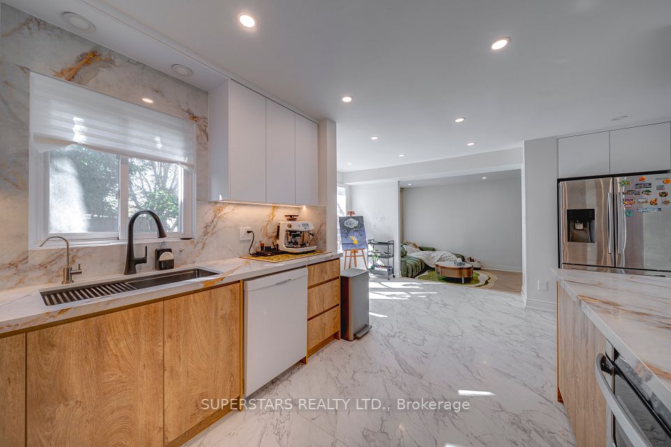 29 Barlow Road, Markham, ON L3R 8A4 2