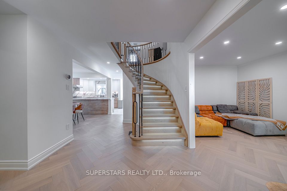 29 Barlow Road, Markham, ON L3R 8A4 13