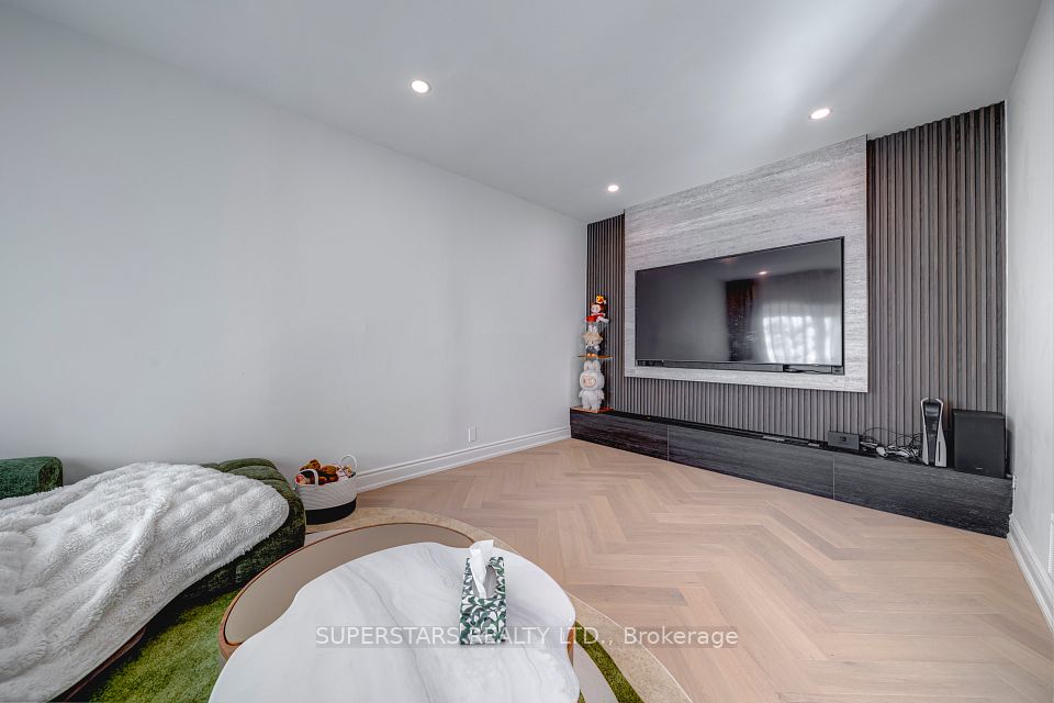 29 Barlow Road, Markham, ON L3R 8A4 10