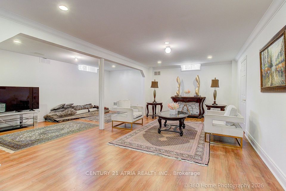 176 Laurentian Boulevard, Vaughan, ON L6A 2V6 2