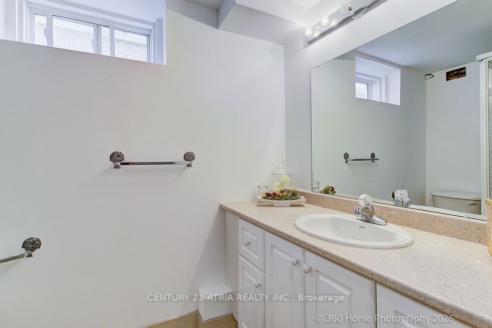 176 Laurentian Boulevard, Vaughan, ON L6A 2V6 3