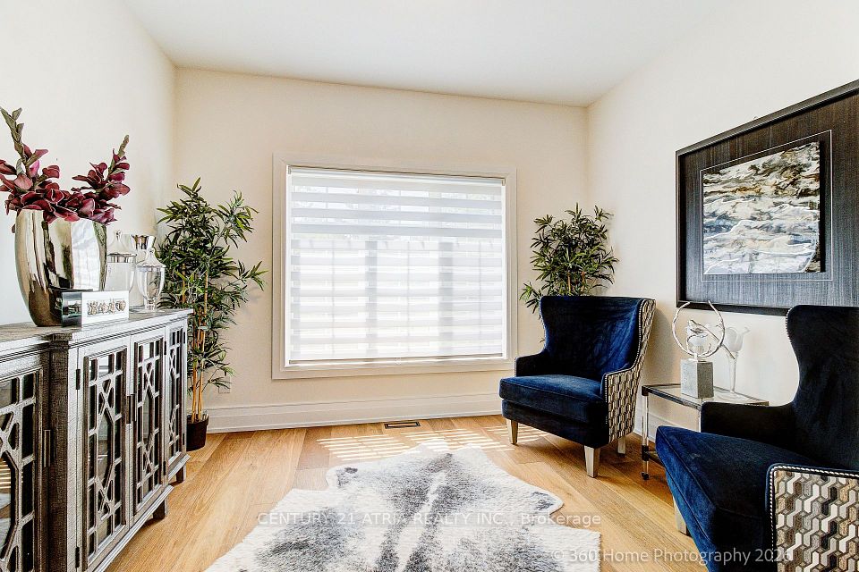 176 Laurentian Boulevard, Vaughan, ON L6A 2V6 5