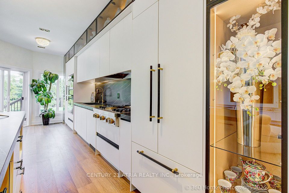 176 Laurentian Boulevard, Vaughan, ON L6A 2V6 12