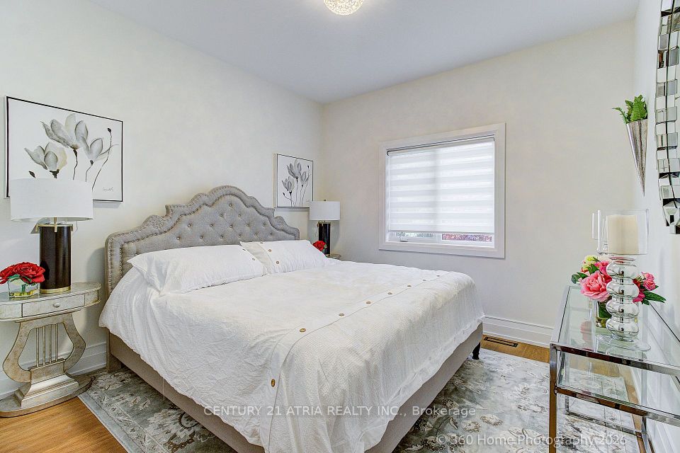 176 Laurentian Boulevard, Vaughan, ON L6A 2V6 4