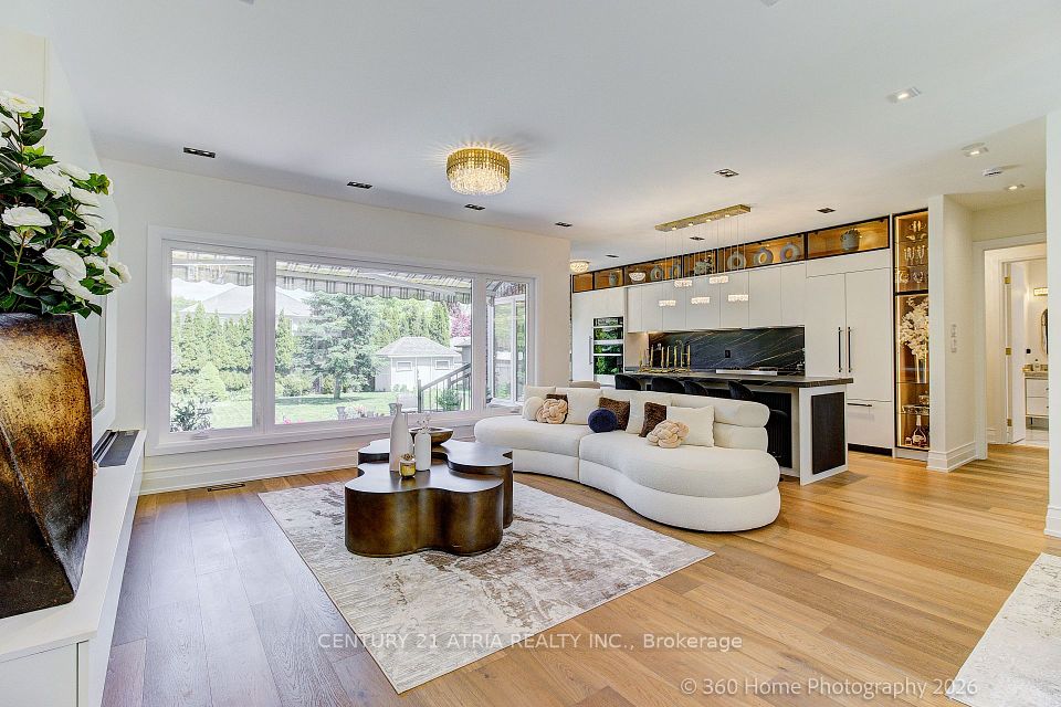 176 Laurentian Boulevard, Vaughan, ON L6A 2V6 7