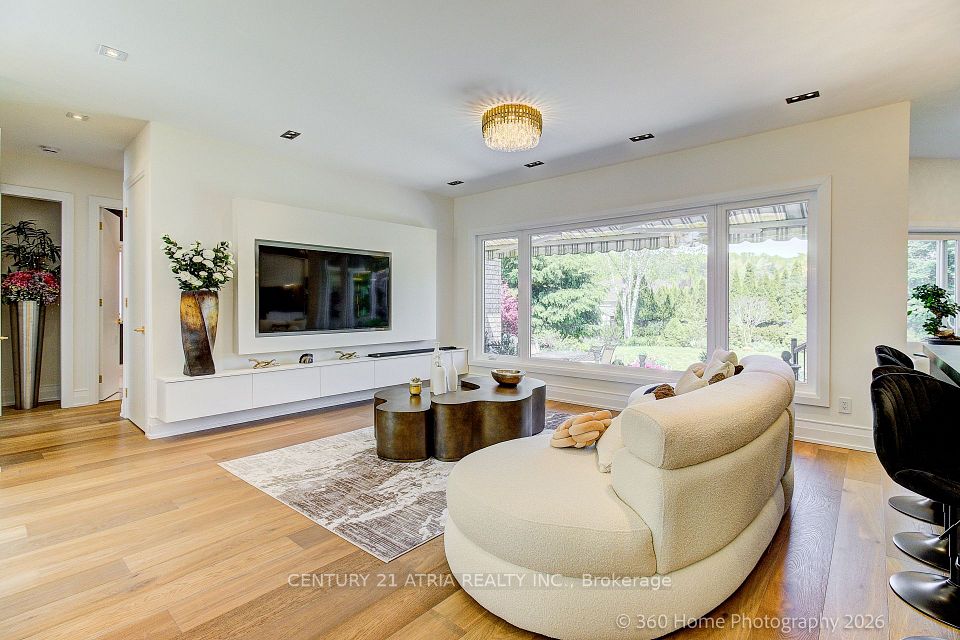 176 Laurentian Boulevard, Vaughan, ON L6A 2V6 9