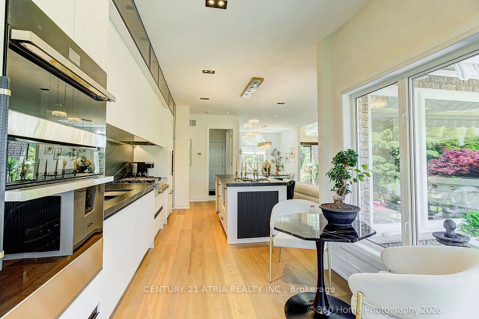 176 Laurentian Boulevard, Vaughan, ON L6A 2V6 19