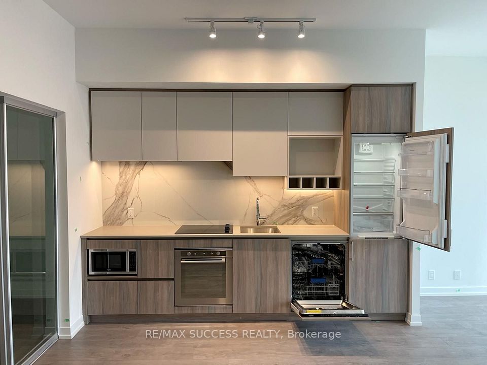 9 Buttermill Avenue 7, Vaughan, ON L4K 6M3 2