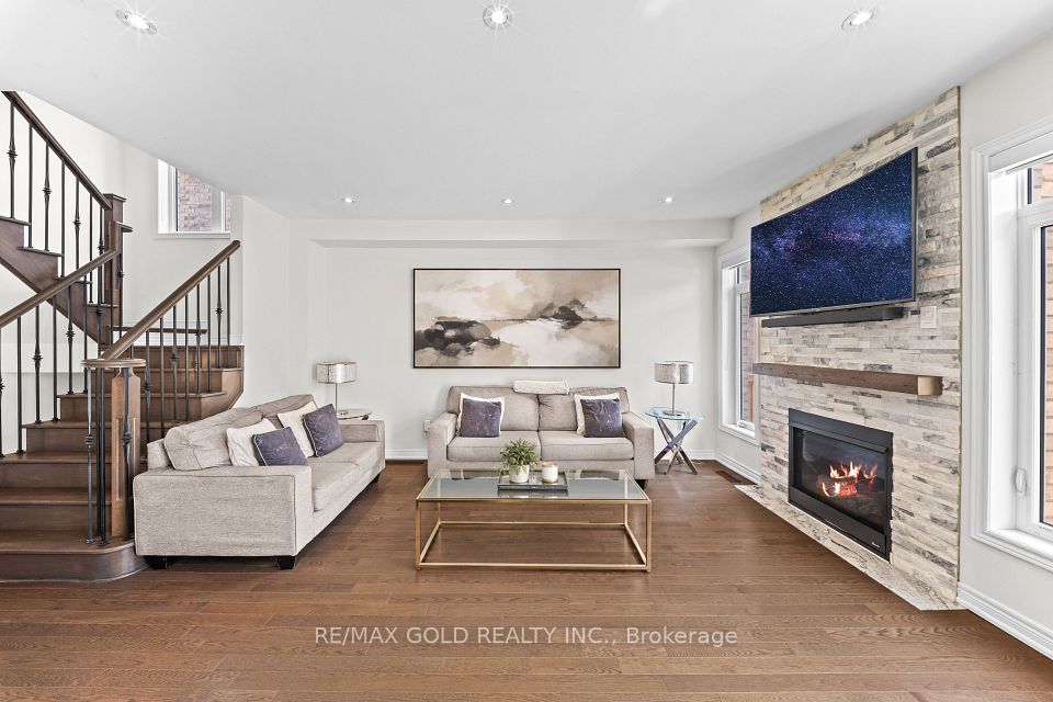 238 Mactier Drive, Vaughan, ON L4H 4L7 5