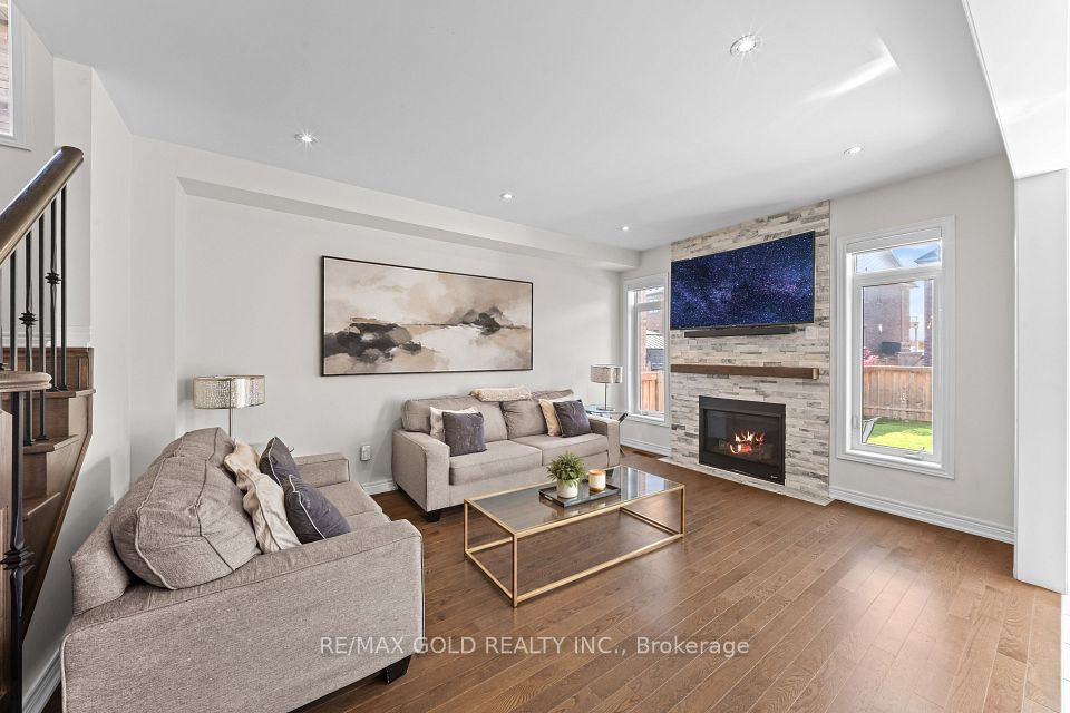 238 Mactier Drive, Vaughan, ON L4H 4L7 6