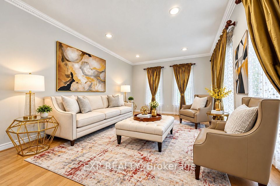 2 Shallmar Gardens, Richmond Hill, ON L4B 3G4 7