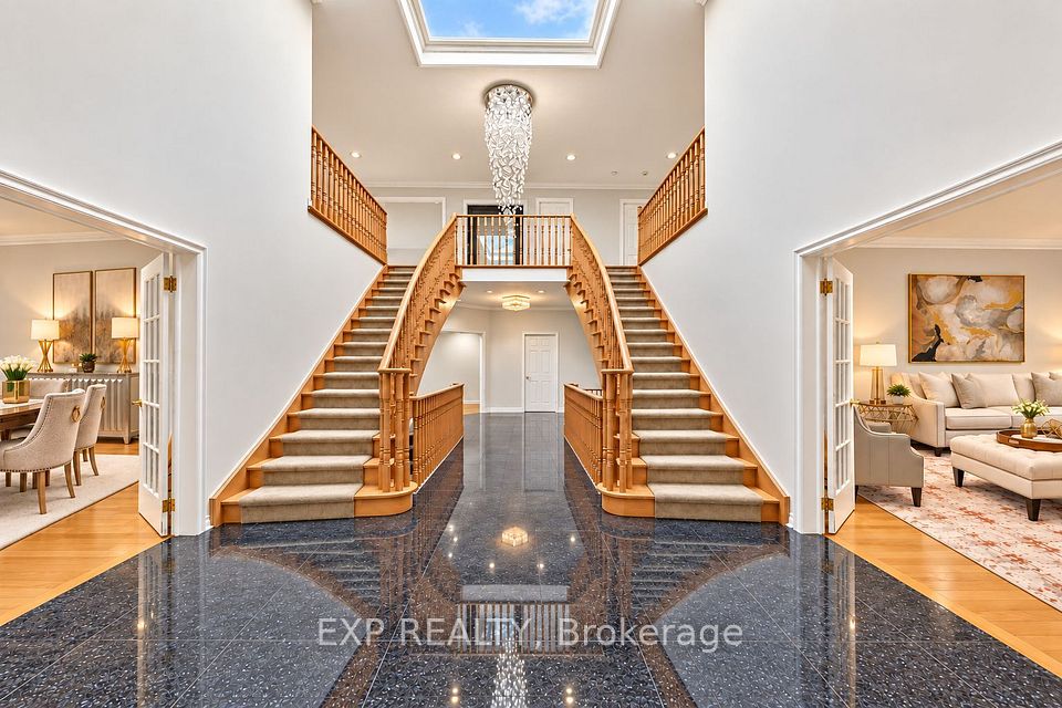 2 Shallmar Gardens, Richmond Hill, ON L4B 3G4 4