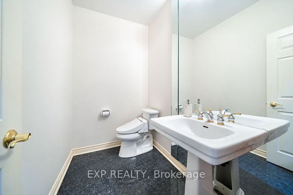 2 Shallmar Gardens, Richmond Hill, ON L4B 3G4 19