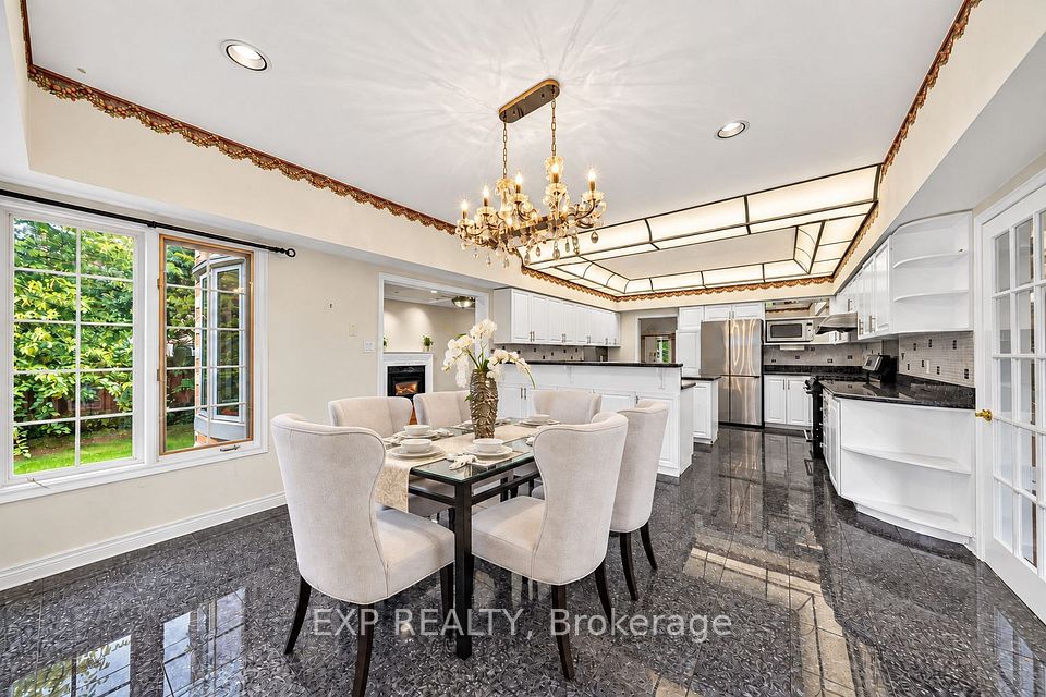 2 Shallmar Gardens, Richmond Hill, ON L4B 3G4 14