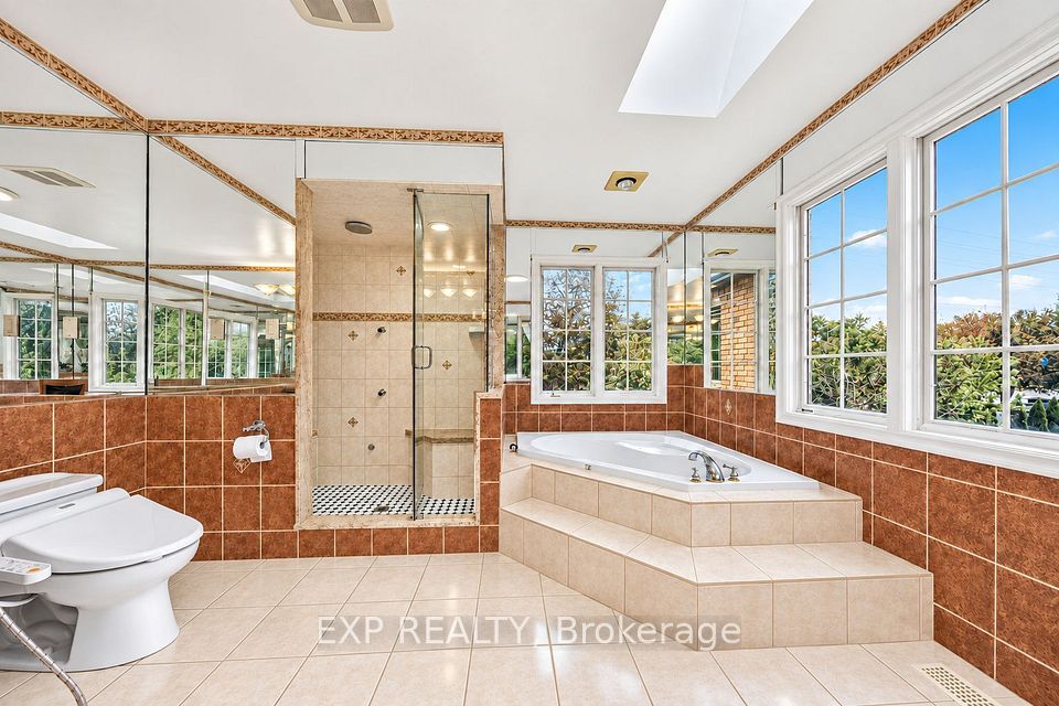 2 Shallmar Gardens, Richmond Hill, ON L4B 3G4 24