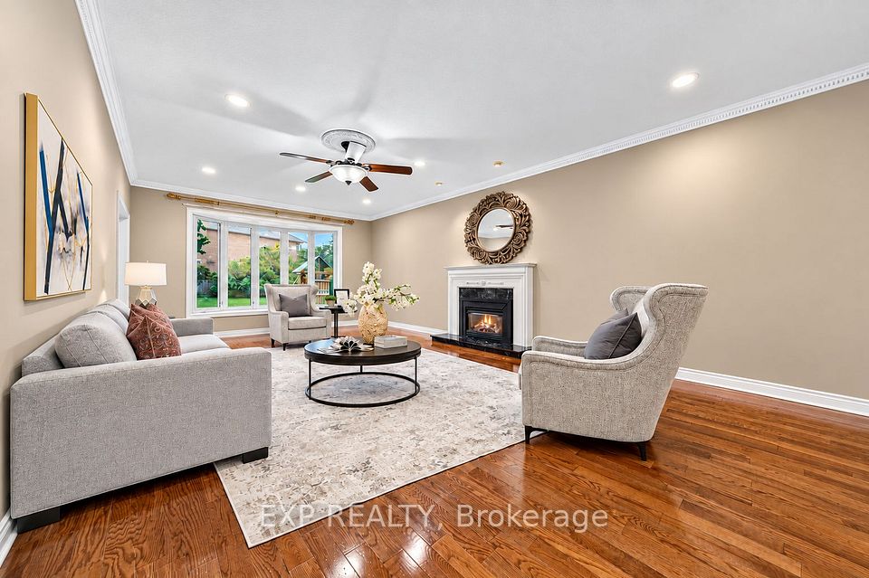 2 Shallmar Gardens, Richmond Hill, ON L4B 3G4 13