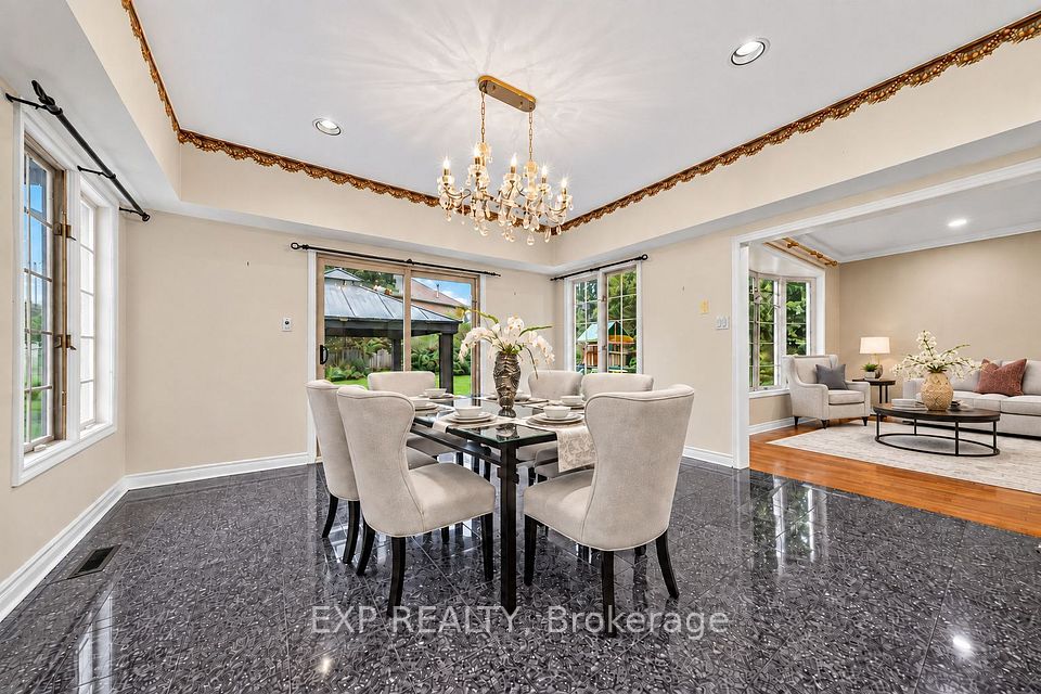 2 Shallmar Gardens, Richmond Hill, ON L4B 3G4 15