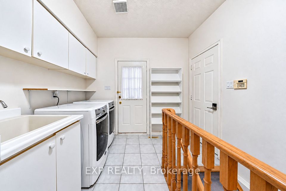 2 Shallmar Gardens, Richmond Hill, ON L4B 3G4 21