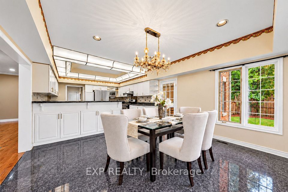 2 Shallmar Gardens, Richmond Hill, ON L4B 3G4 16