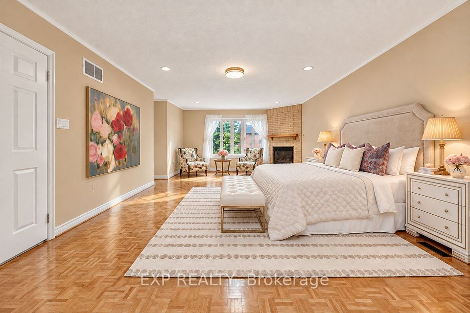 2 Shallmar Gardens, Richmond Hill, ON L4B 3G4 22