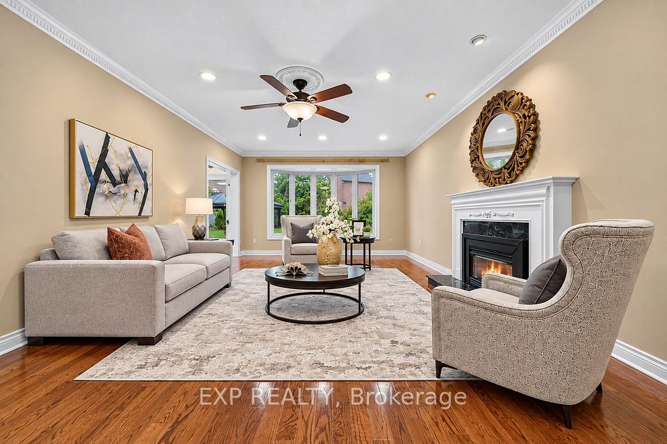2 Shallmar Gardens, Richmond Hill, ON L4B 3G4 11