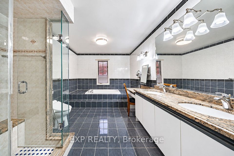 2 Shallmar Gardens, Richmond Hill, ON L4B 3G4 25