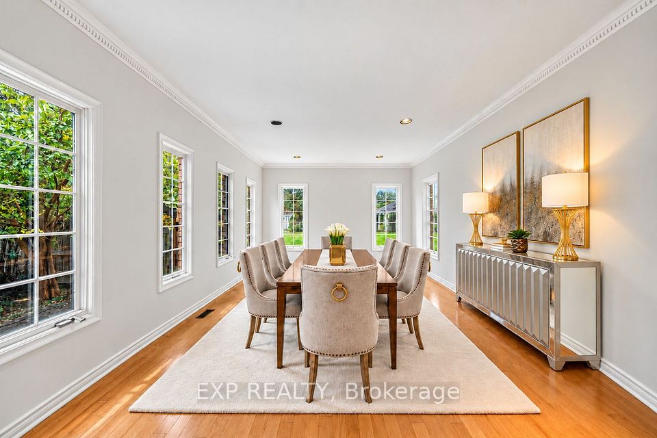 2 Shallmar Gardens, Richmond Hill, ON L4B 3G4 9
