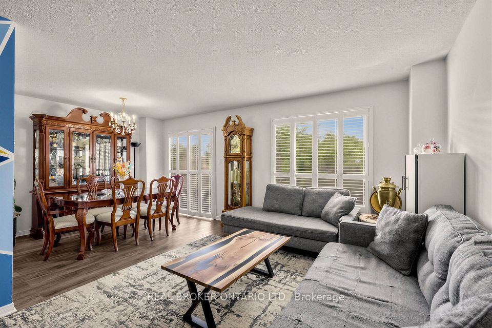 26 White Boulevard, Vaughan, ON L4J 5Z3 8