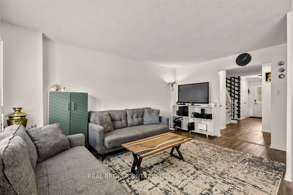 26 White Boulevard, Vaughan, ON L4J 5Z3 11