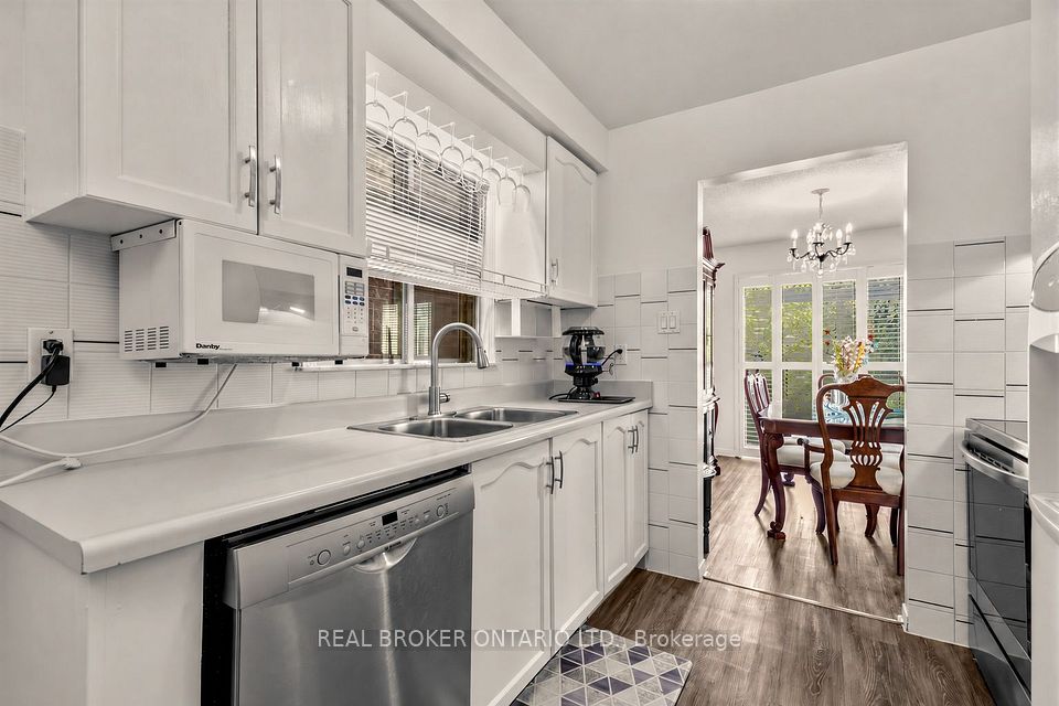 26 White Boulevard, Vaughan, ON L4J 5Z3 13