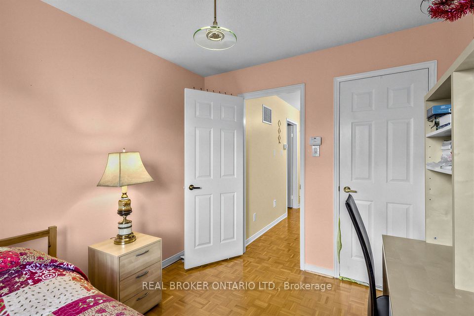 26 White Boulevard, Vaughan, ON L4J 5Z3 25