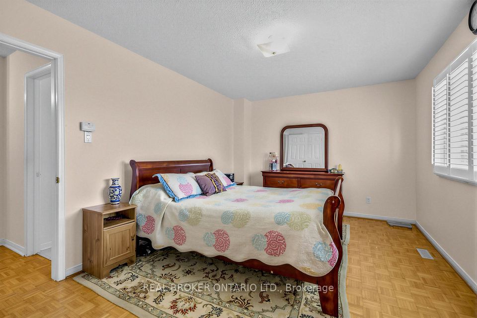 26 White Boulevard, Vaughan, ON L4J 5Z3 19