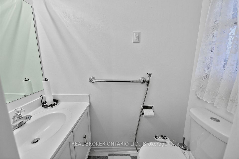 26 White Boulevard, Vaughan, ON L4J 5Z3 16