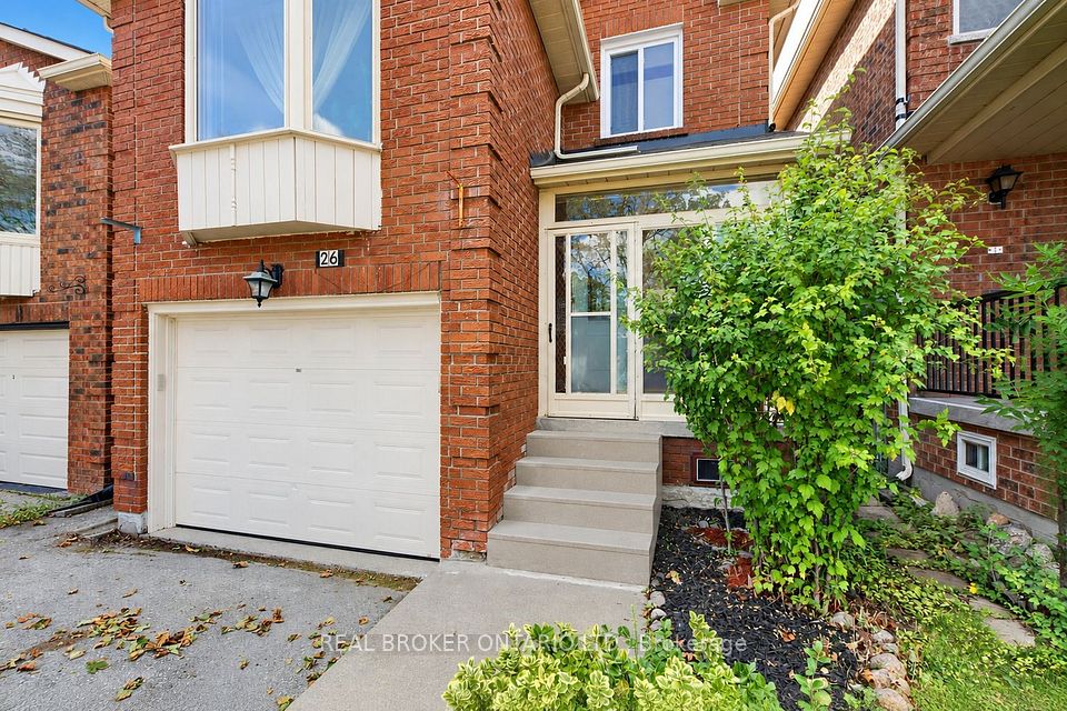 26 White Boulevard, Vaughan, ON L4J 5Z3 2